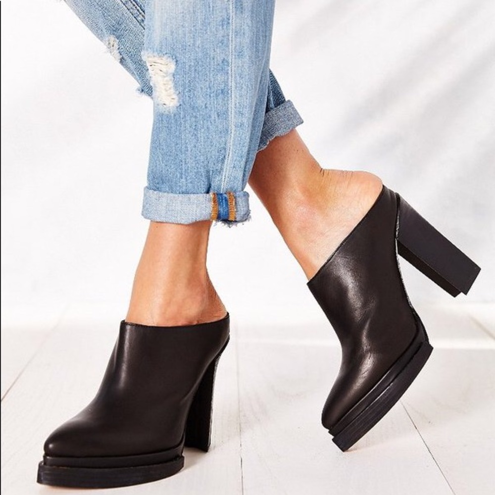 Tod's Women's Black Leather Pointed Toe Clog Mule